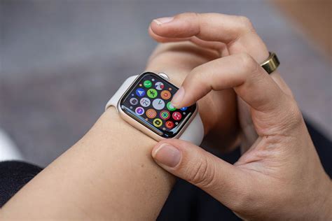 Apple Watch SE schoolsuganda.com