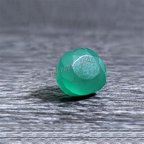 Green Onyx Stone (Emerald Sub Gem) - 6.70 carats