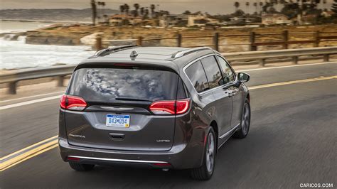 2017 Chrysler Pacifica Limited - Rear | Caricos