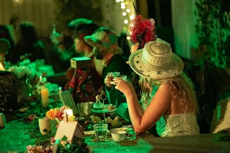 Feel the magic of the ‘Mad Hatter’s (Gin &) Tea Party’ cocktail ...