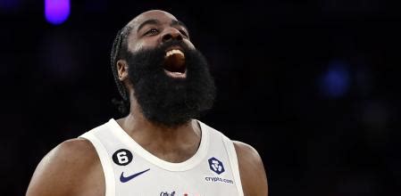 James Harden medita volver a los Houston Rockets en verano