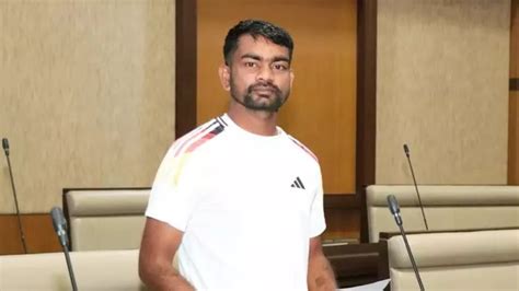 झारखंड विधानसभा में MLA जयराम महतो ने गाया गाना, 2 मंत्रियों के साथ हो ...