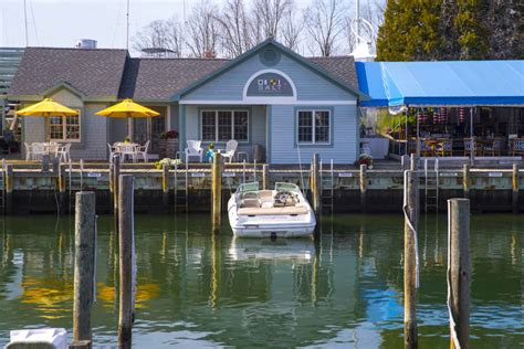 Salt Restaurants in Shelter Island by boat | Sag Harbor Rentals