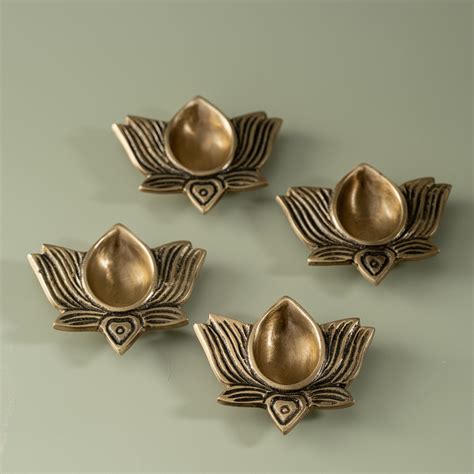 Pushp - Set of 4 Lotus Shaped Brass Diyas – Araanahome.com