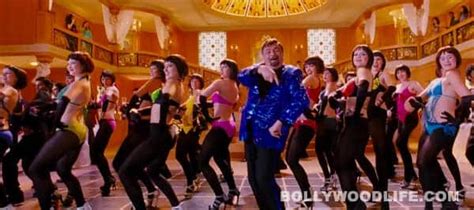 Kaanchi song Thumka: Rishi Kapoor fails miserably while recreating his ...