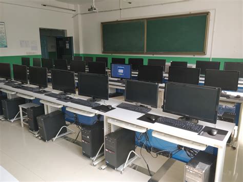 我校信息技术组电脑制作活动课开课-德州市第二中学