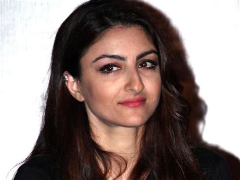 Celebs get candid: Kajol, Alia celebrate Durga Puja, Aish clicks ...