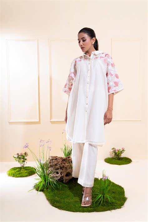 Off-white Embroidered Yoke Chanderi Co-ord Set – Shuffling Suitcases