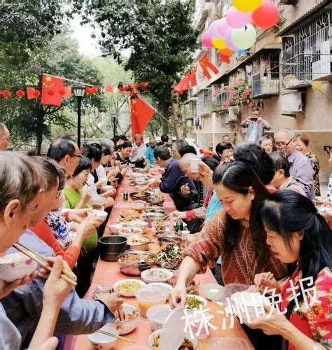 株洲荷塘区这个小区举行“百家宴”为新中国庆生_社会_长沙社区通