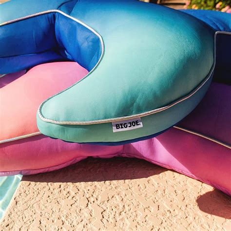 Big Joe Wavy Starfish Pool Float | The Green Head