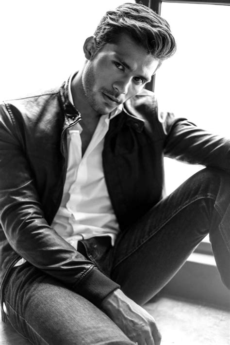 Models On Runway 的图像结果