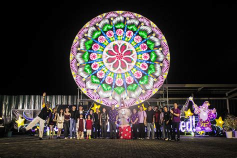 Enchanted Kingdom brings the biggest parol in the country - Manila Insight