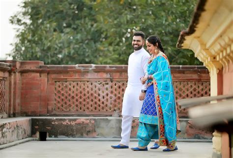 10 Designs of Punjabi Juttis That Girls Can Flaunt on the D-day