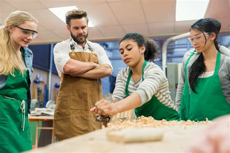 Explore Accredited Online Pharmacy Technician Programs