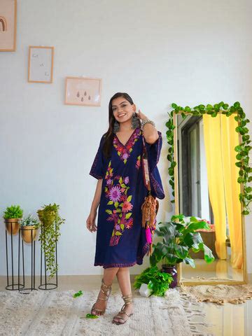 Stylish Raksha Bandhan look: Celebrate with Chikankari Kurtas and Kash