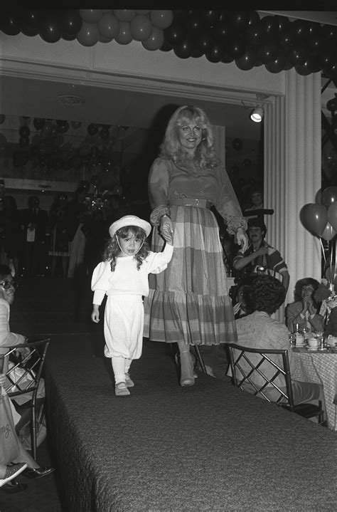 Sally Struthers Kids: Daughter Samantha, Job Details | Closer Weekly