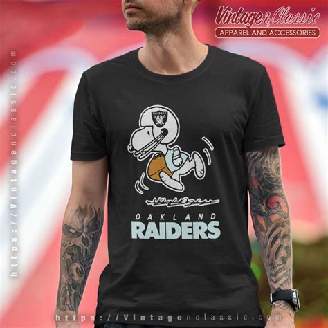 Las Vegas Raiders Snoopy NFL Shirt - Vintagenclassic Tee