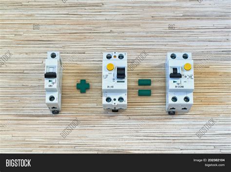 RCD Breaker Connection 的图像结果
