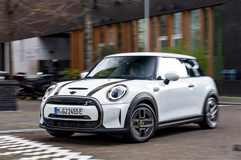 MINI Cooper SE Resolute Edition in Nanuq White - Van Poelgeest
