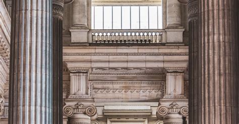 Collum Inside Building 的图像结果