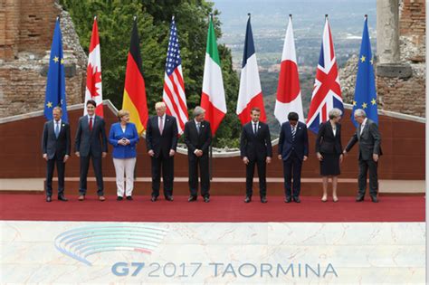 气势逼人！默克尔G7峰会照片火了：特朗普被“围攻”_手机新浪网