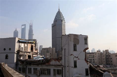 台倒塌大楼17年前已列入危楼 民众怨市府未处理|台湾|地震_新浪新闻