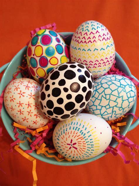 Blow Out Eggs And Decorate : Blowing Out Eggs (How to Blow Out an Egg ...