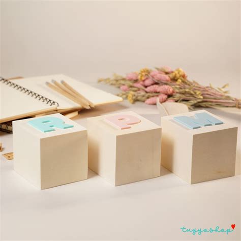 Lapicero con inicial personalizado en metacrilato