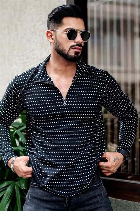 Black Dot Self Design Zipper T-Shirt – Gritstones