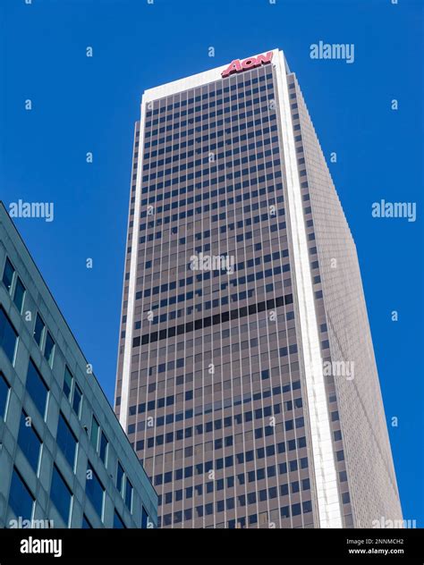 A picture of the AON Center building in Downtown Los Angeles Stock ...