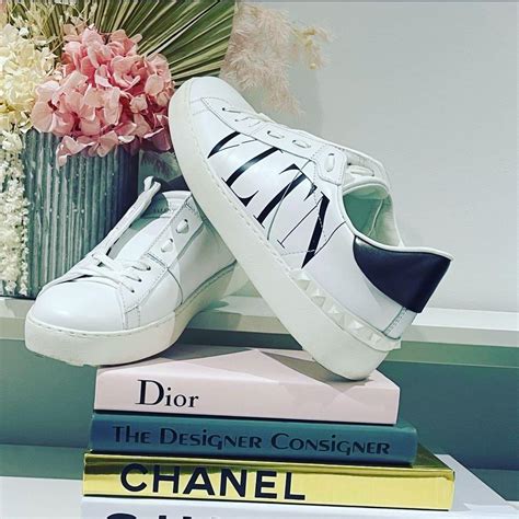 Valentino logo low top sneakers - The Designer Consigner