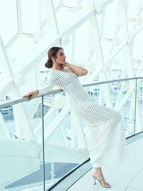 Kendall Jenner, Samantha Ruth Prabhu and Zeenat Aman demonstrate how ...