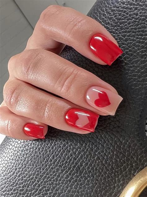 40 Pretty Short Valentine’s Day Nail Designs You’ll Love in 2025