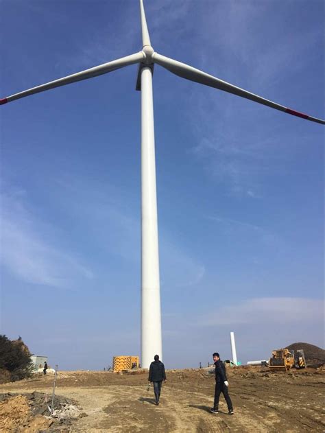 能源公司安徽固镇兴隆、巨龙风电建设项目首台风机塔筒顺利进场