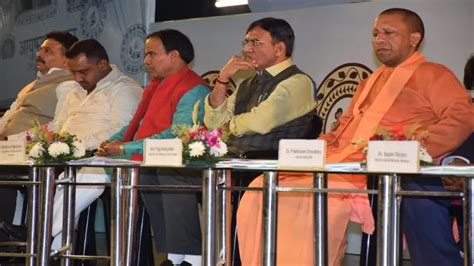 UP News: सीएम योगी आद‍ित्‍यनाथ बोले- यूपी के सभी 4,600 पीएचसी पर लगेंगे ...