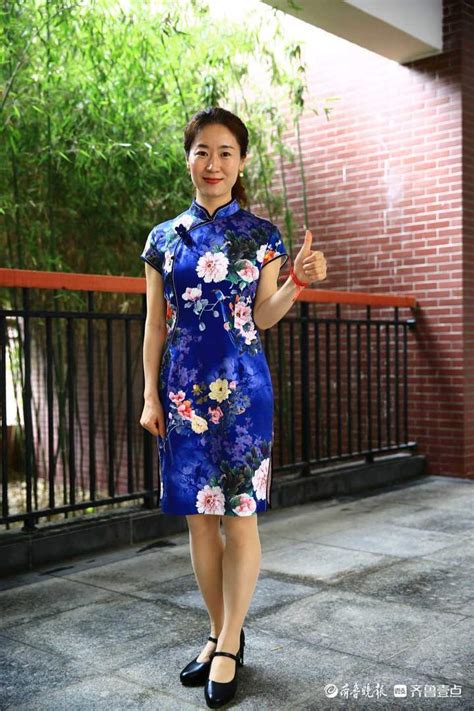 大学教师穿汉服旗袍亮相迎新晚会 被学生赞女神--图说中国--人民网