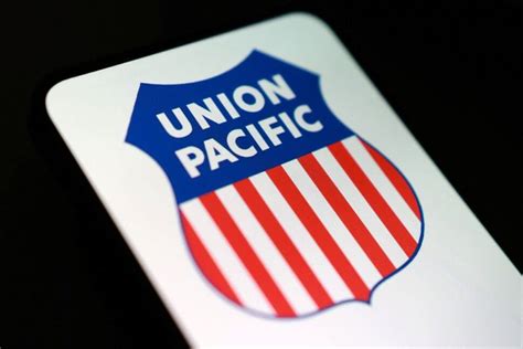 Union Pacific Locomotive Engineers Ratify New Five-Year Contract