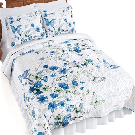Magnolia and Blue Birds Scalloped Edge Quilt - On Sale - Bed Bath ...
