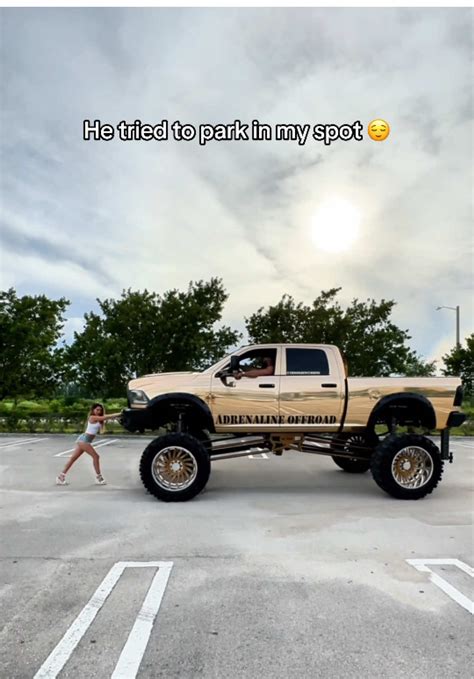 Adrianna Eves (@adrieves) - Urlebird