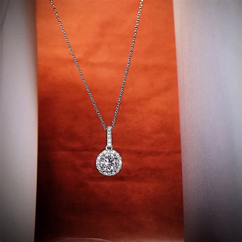 Round Solitaire Halo Locket – Solitaire Waves
