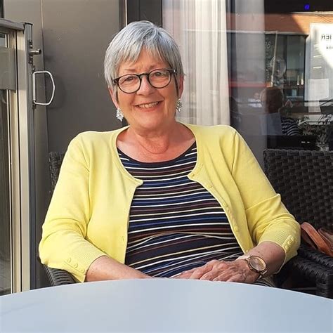 Death at the Caravan Park : A Clive Thompson investigates novel II ...