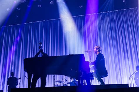 https://www.frontview-magazine.be/uploads/attachments/photobook/2026-04-06/tom-odell-paaspop-2026-6a0894dbc66239.15881475.jpg