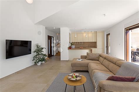 Krnica, atraktivna vila sa prekrasnim pogledom, kuća, površina 100m2