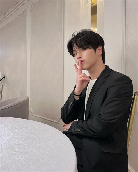 230601 Lee Seunghwan Instagram Update : r/BoysPlanet