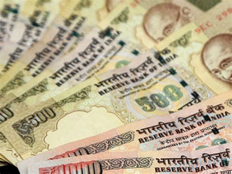 The husband was caught with fake currency notes of Rs.500 given by his ...
