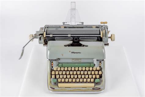 Typewriter Joseph Stefano used to write the screenplay for Alfred ...