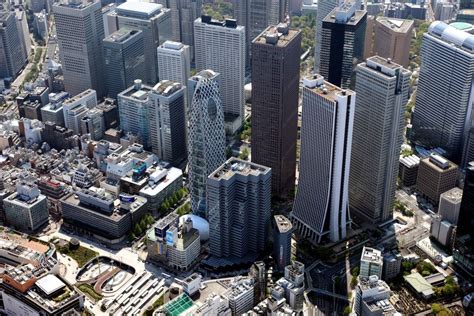 空撮 新宿超高層ビル群と新宿スバルビル : 超高層マンション・超高層ビル
