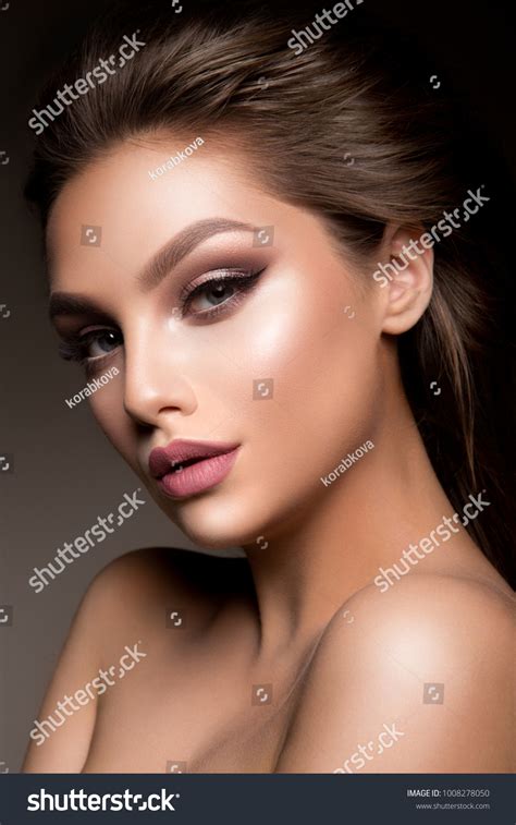 Beautiful Model Face 的图像结果