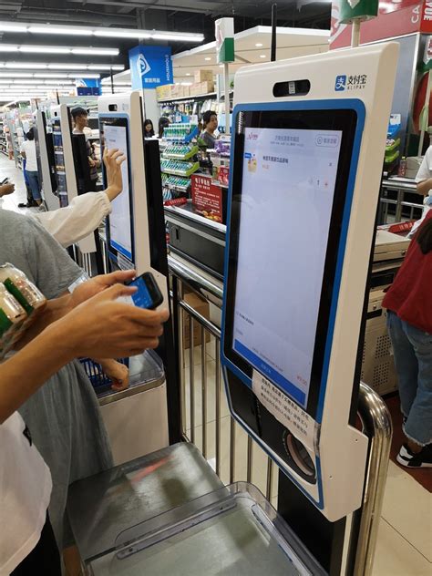 济南长清一超市自动结账机，使用支付宝付款，自己扫码显示商品列表