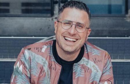 Instagram Sensation Yechiel Jacobs: Jewish Influencer, Comedian ...